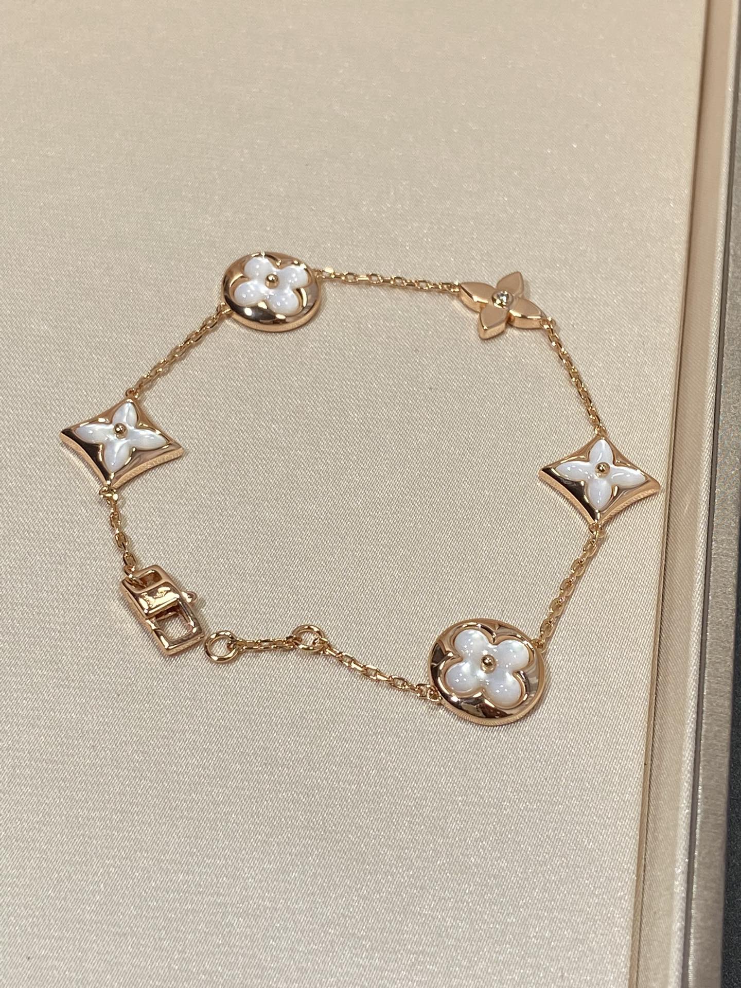 [Everoly JW]STAR AND SUN 5 MOTIF MOP PINK GOLD BRACELET