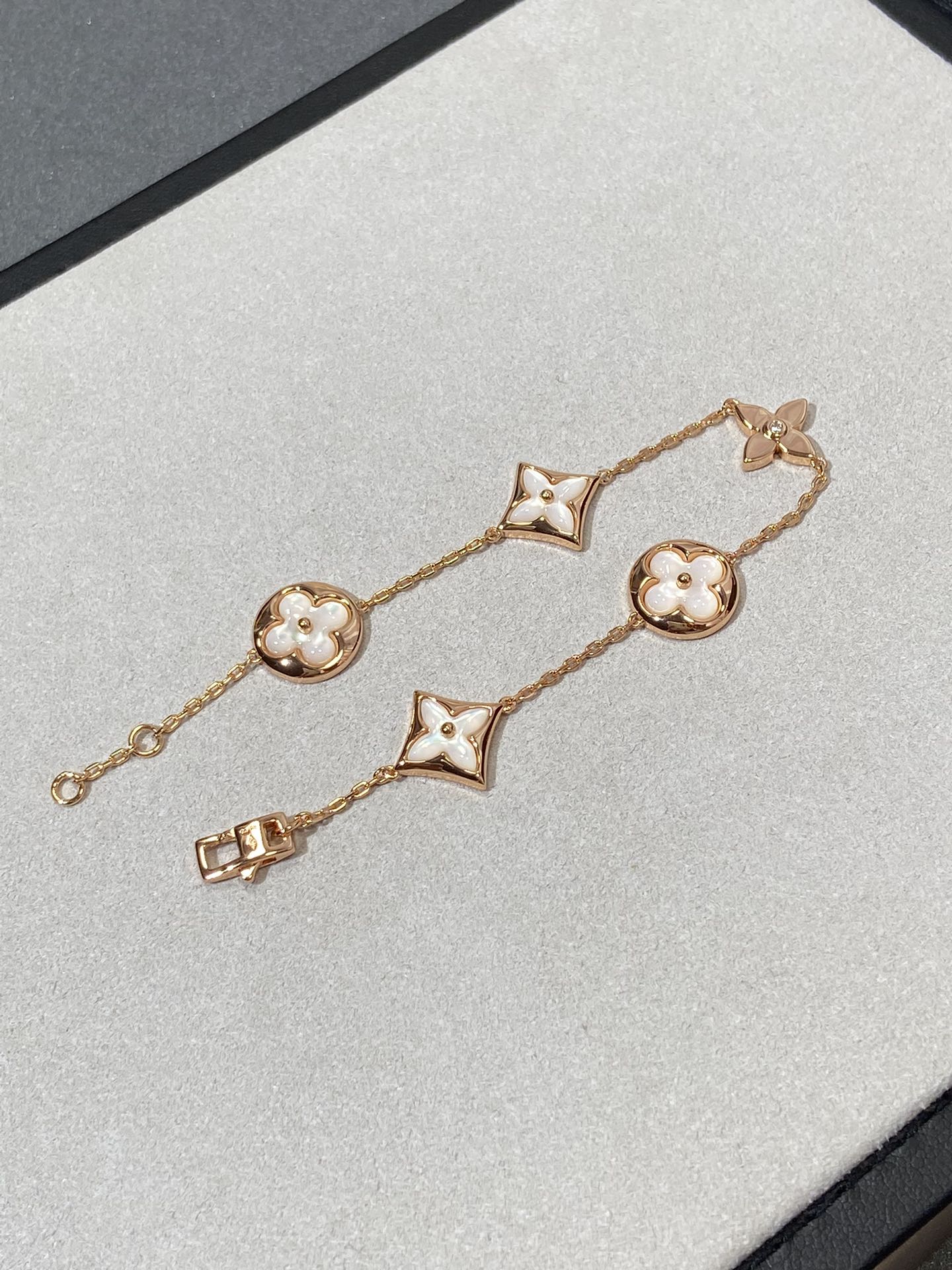 [Everoly JW]STAR AND SUN 5 MOTIF MOP PINK GOLD BRACELET