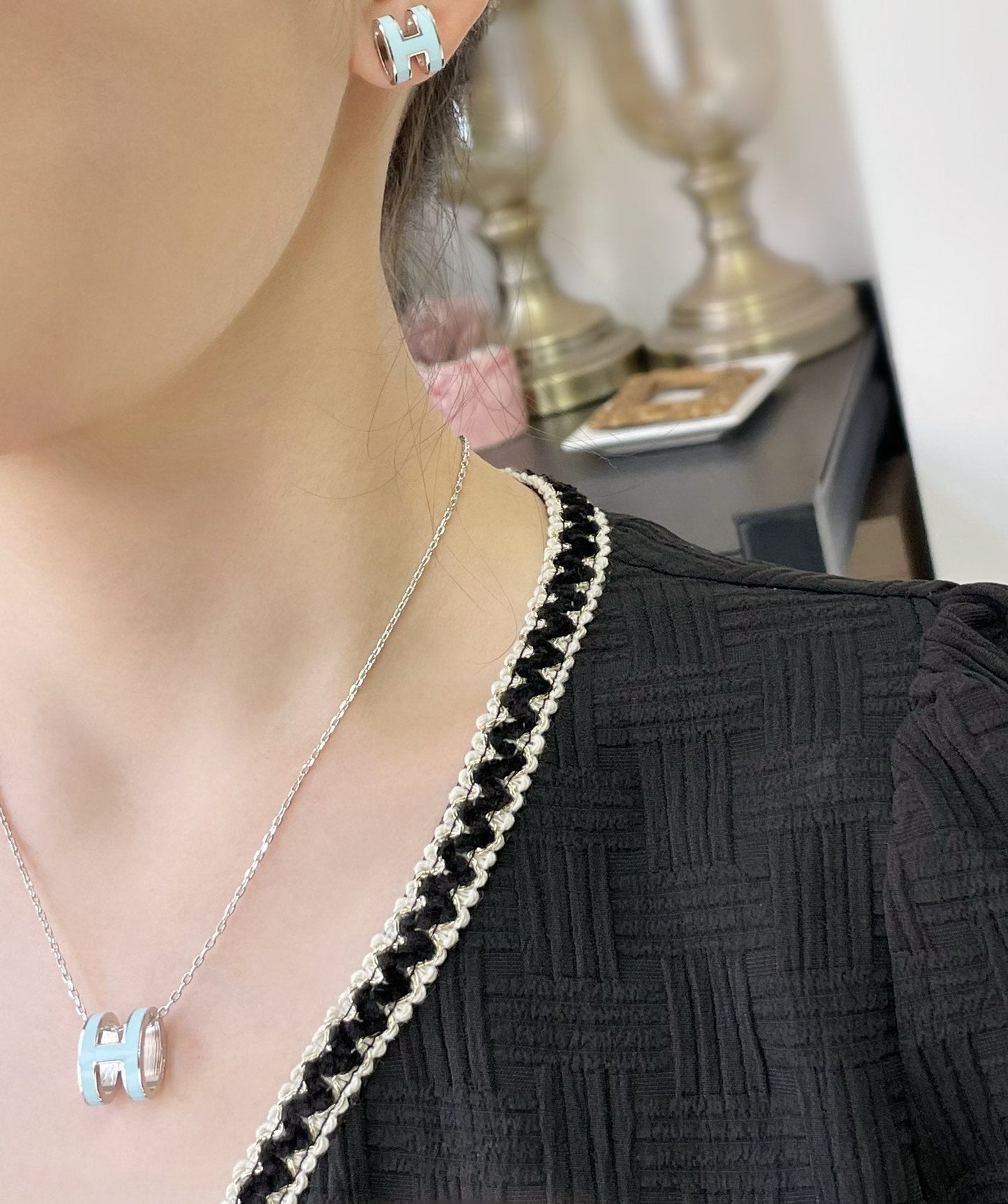 [Everoly JW]POP H SKY BLUE STUD EARRINGS