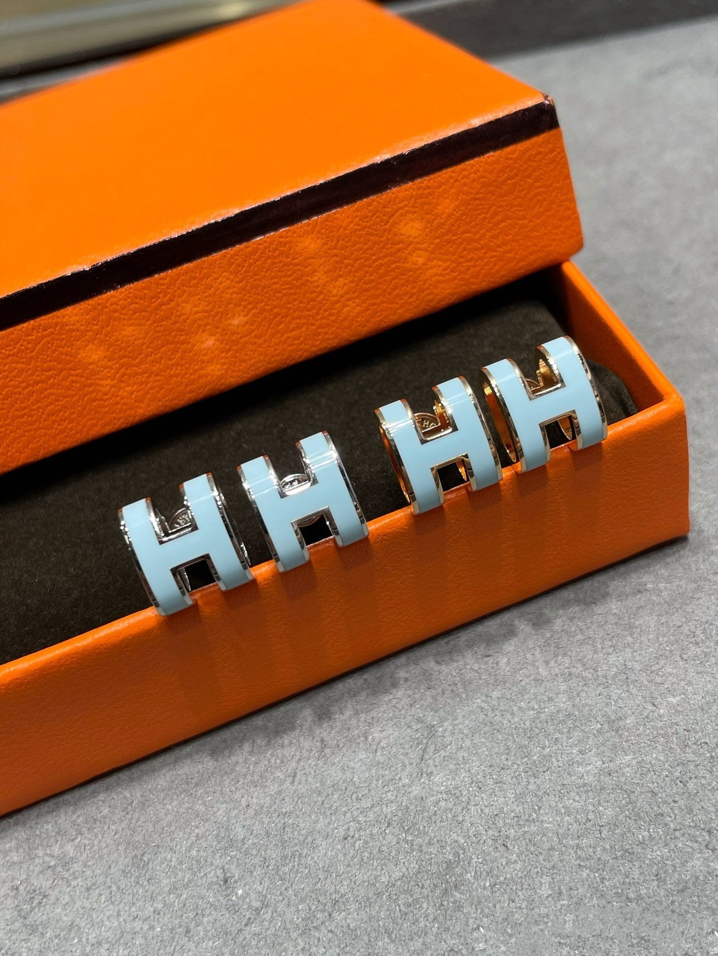 [Everoly JW]POP H SKY BLUE STUD EARRINGS