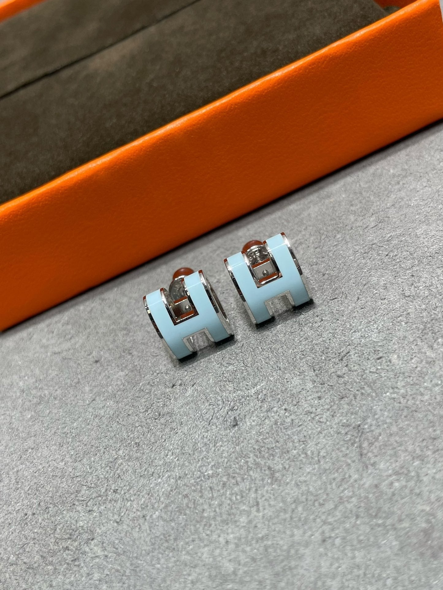 [Everoly JW]POP H SKY BLUE STUD EARRINGS