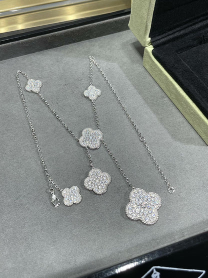 [Everoly JW]CLOVER 6 MOTIF DIAMOND PAVED NECKLACE