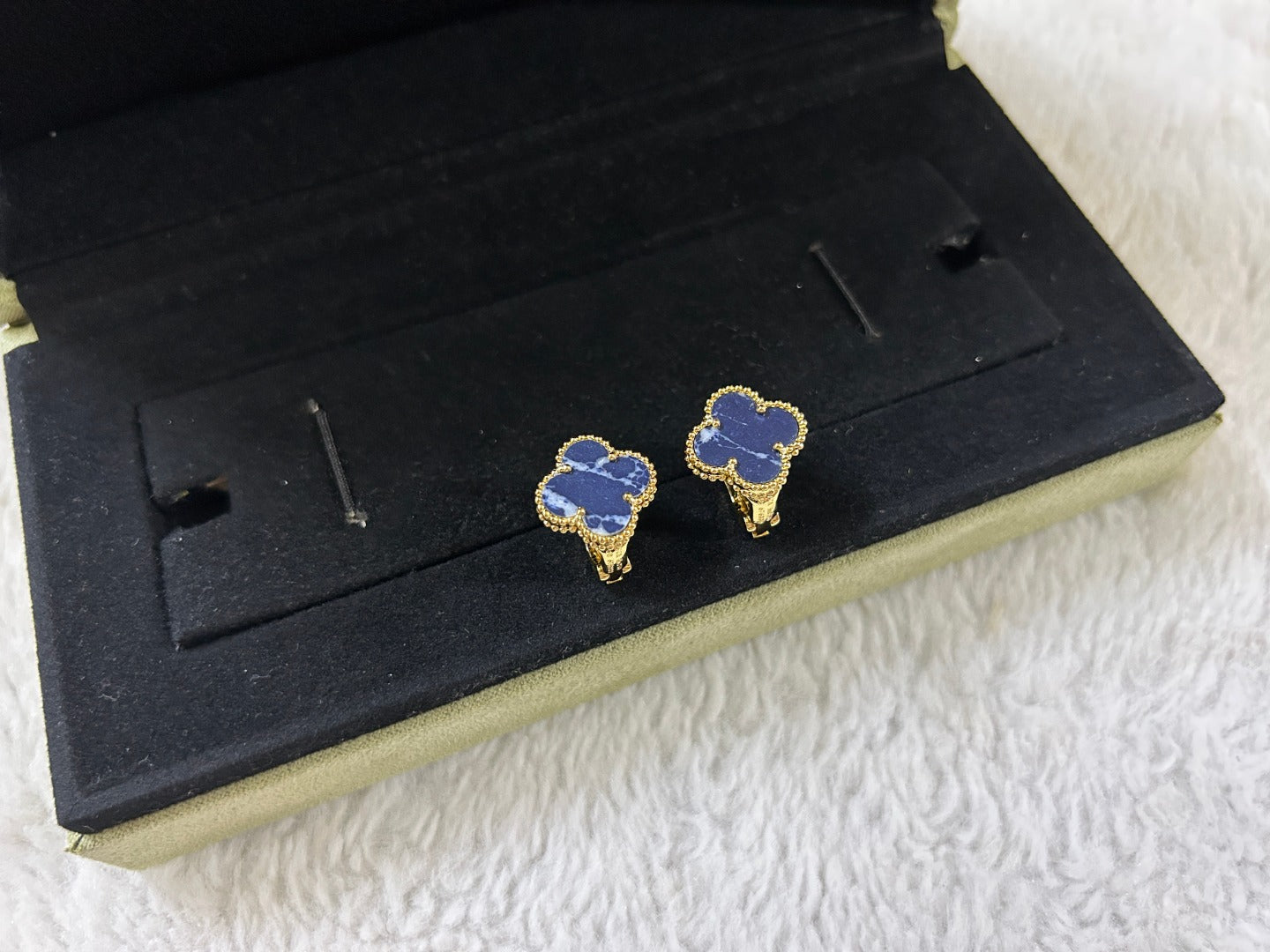 [Everoly JW]CLOVER PIETERSITE MEDIUM STUD EARRINGS