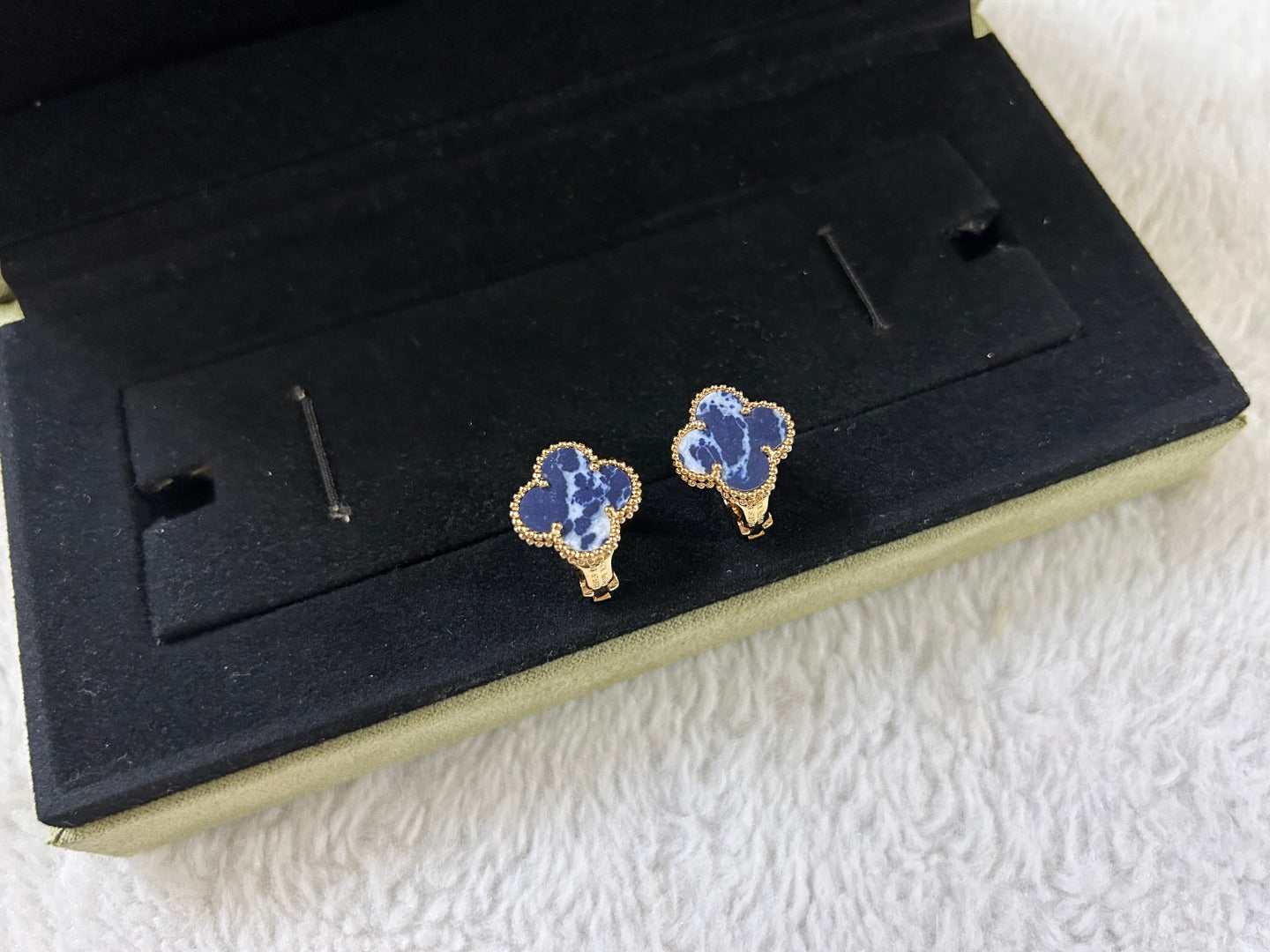 [Everoly JW]CLOVER PIETERSITE MEDIUM STUD EARRINGS