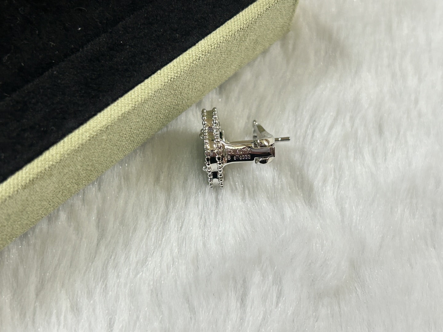 [Everoly JW]CLOVER PIETERSITE MEDIUM STUD EARRINGS