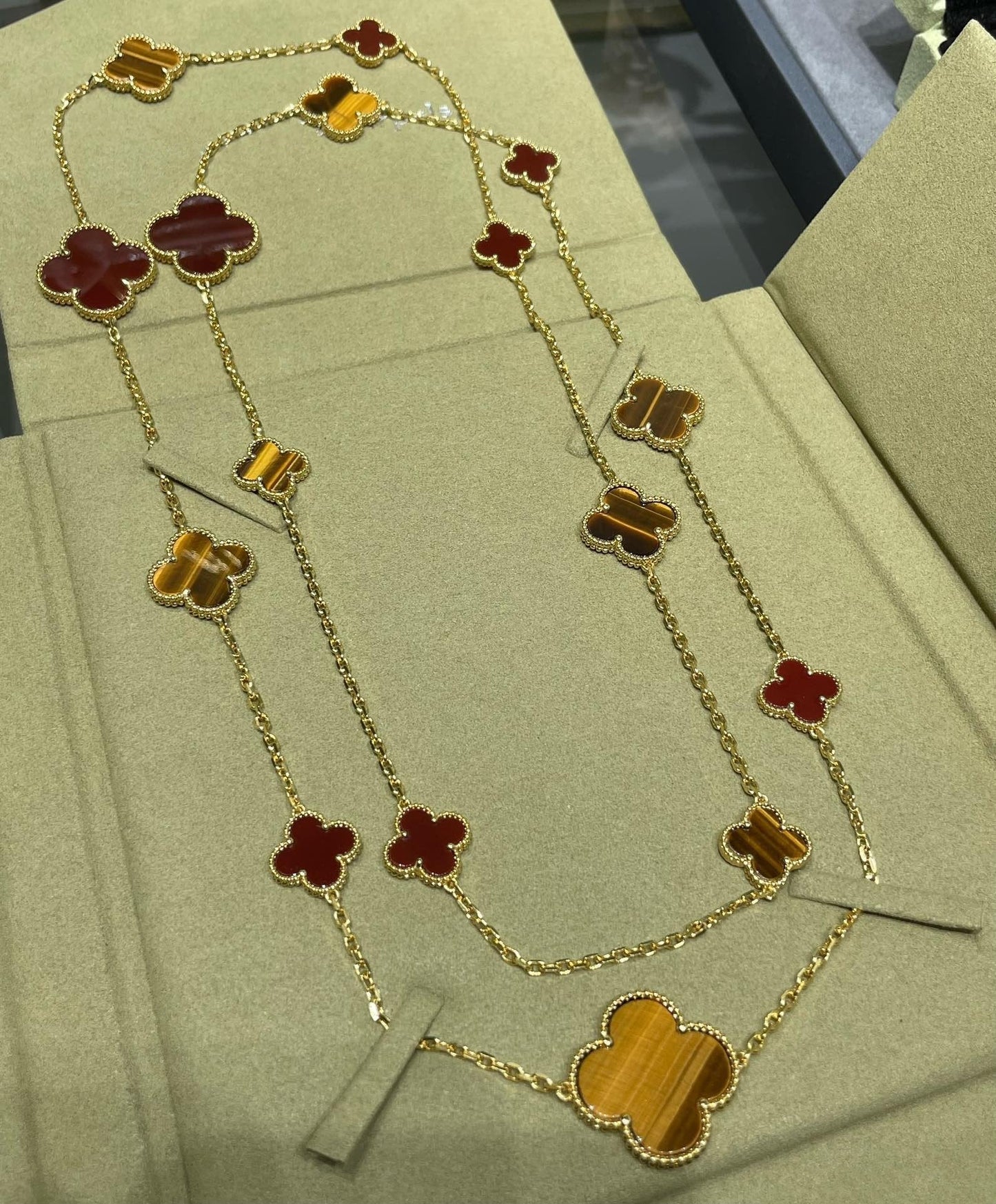 [Everoly JW]CLOVER 16 MOTIF CARNELIAN TIGER EYE ROSE GOLD NECKLACE