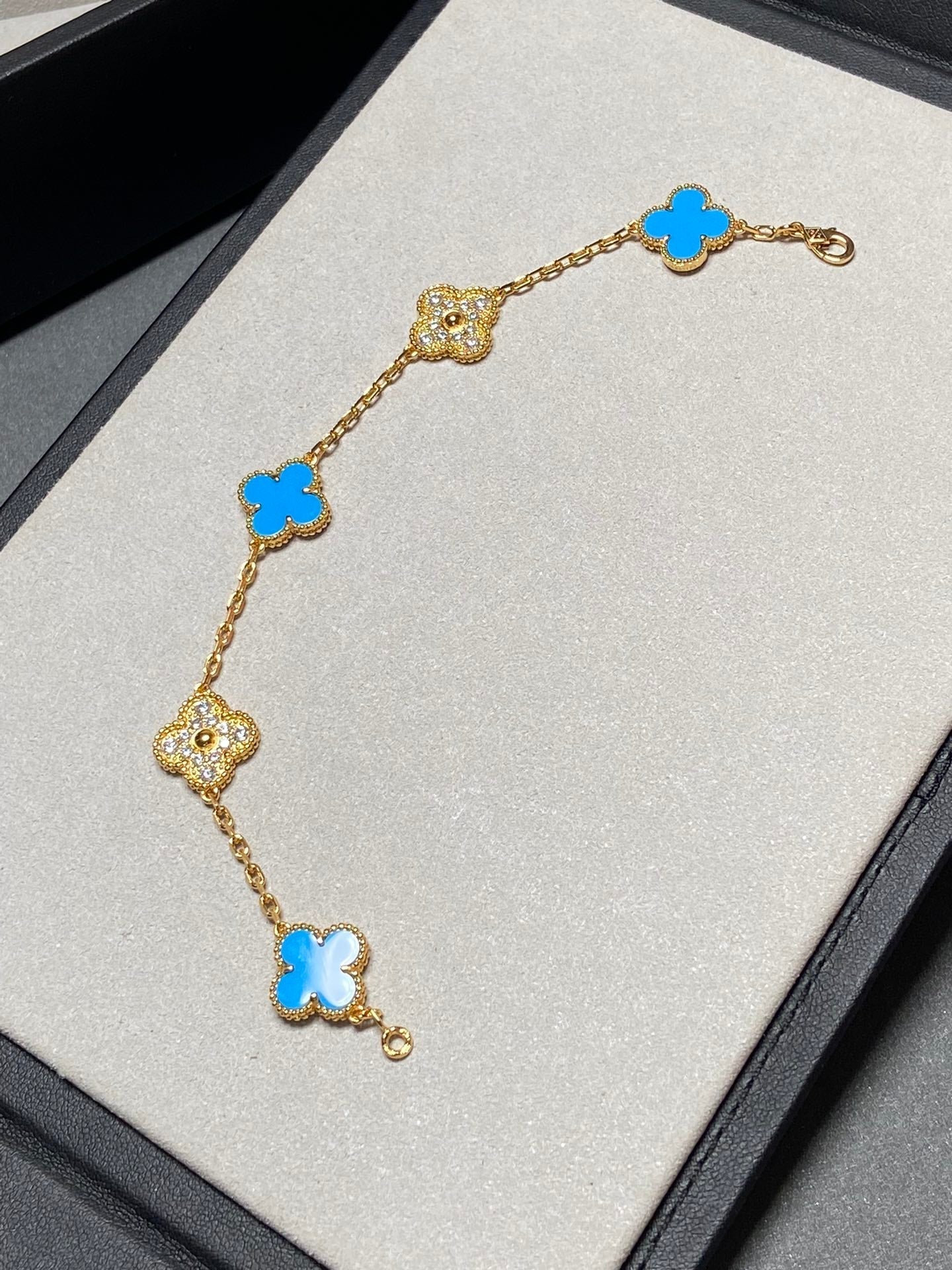 [Everoly JW]CLOVER 5 MOTIF BLUE CHALCEDONY DIAMOND GOLD BRACELET