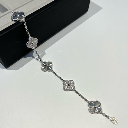 [Everoly JW]CLOVER 5 MOTIF SILVER DIAMOND BRACELET