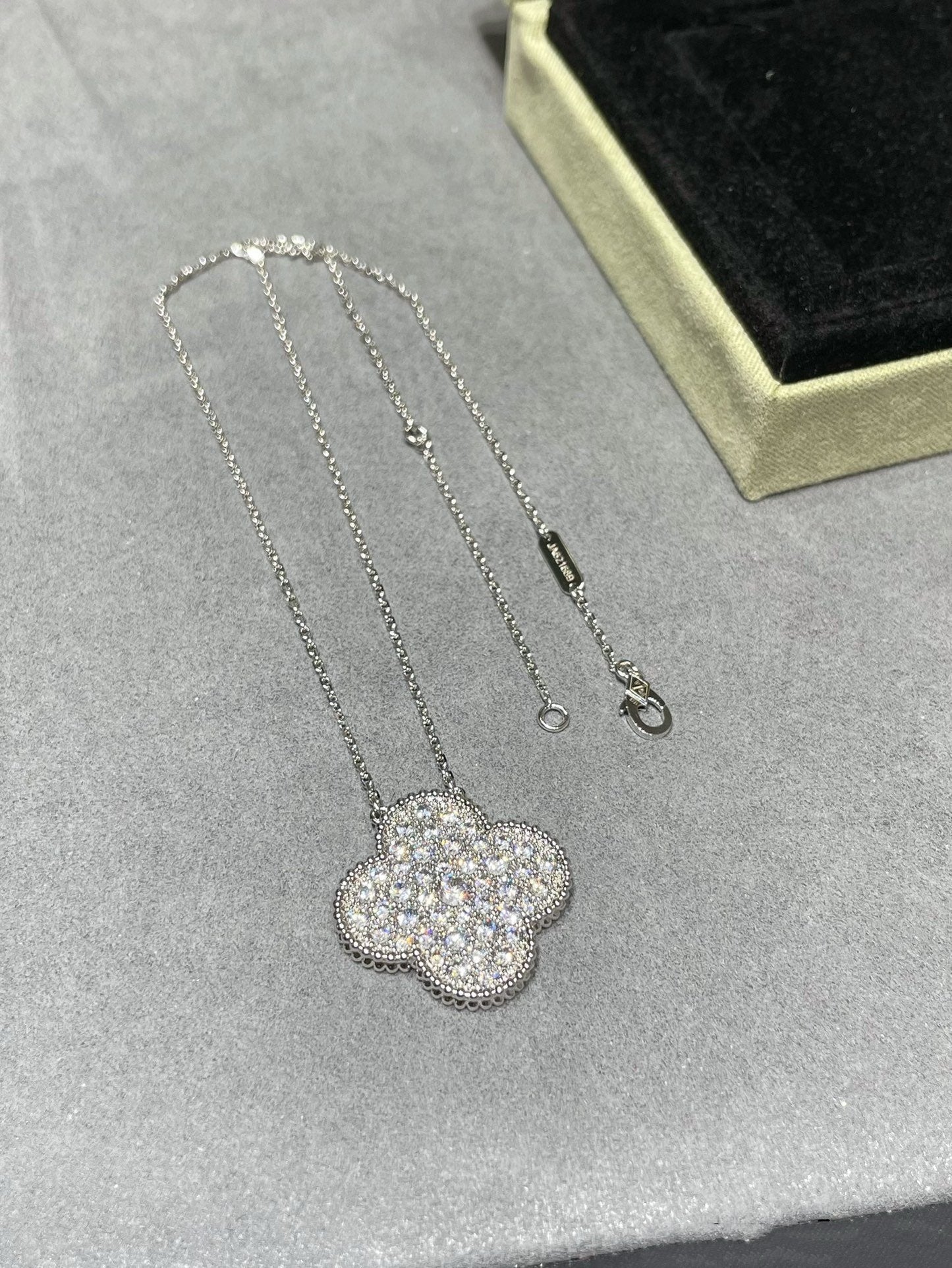 [Everoly JW]CLOVER 25MM LARGE PENDANT DIAMOND PAVED SILVER NECKLACE