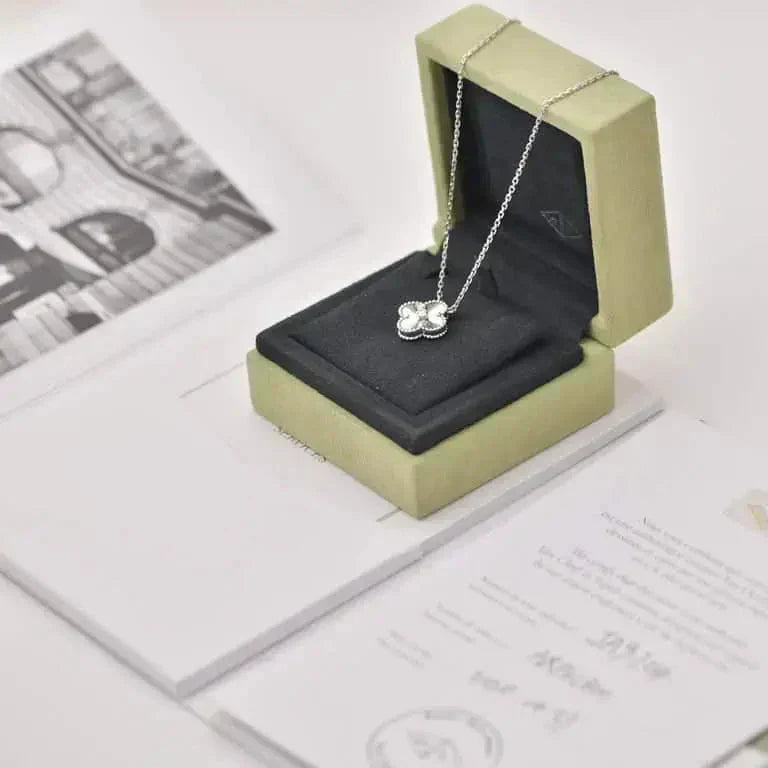 [Everoly JW]CLOVER  15MM DIAMOND LASER NECKLACE SILVER