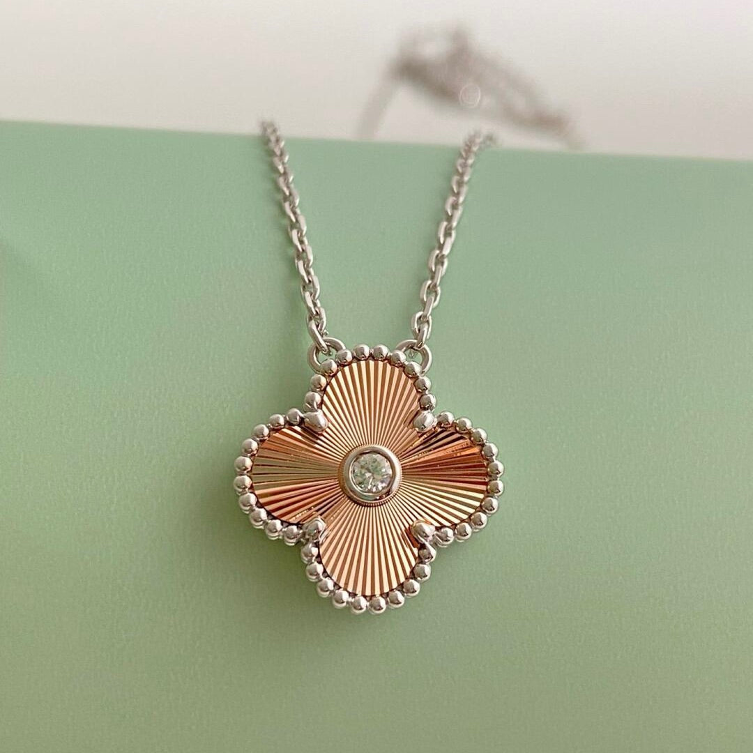 [Everoly JW]CLOVER 15MM DIAMOND LASER NECKLACE- CHRISTMAS 2024 SPECIAL EDITION