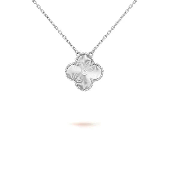 [Everoly JW]CLOVER  15MM DIAMOND LASER NECKLACE SILVER