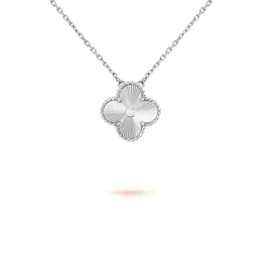[Everoly JW]CLOVER  15MM DIAMOND LASER NECKLACE SILVER