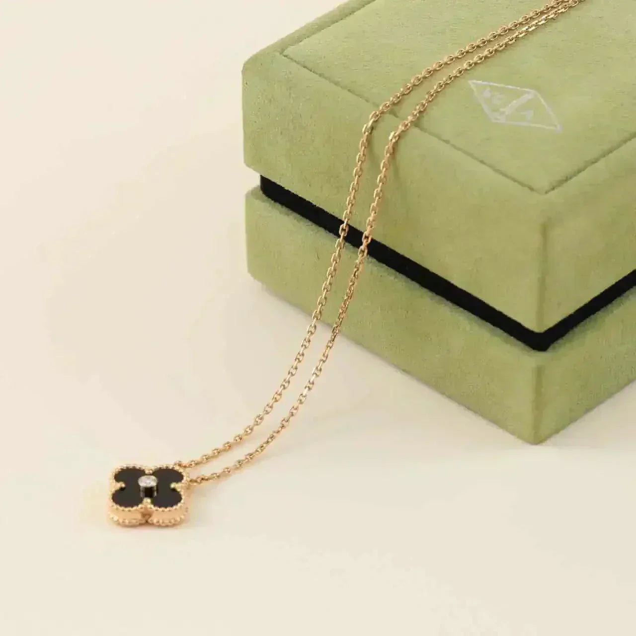 [Everoly JW]CLOVER 15MM DIAMOND ONYX NECKLACE