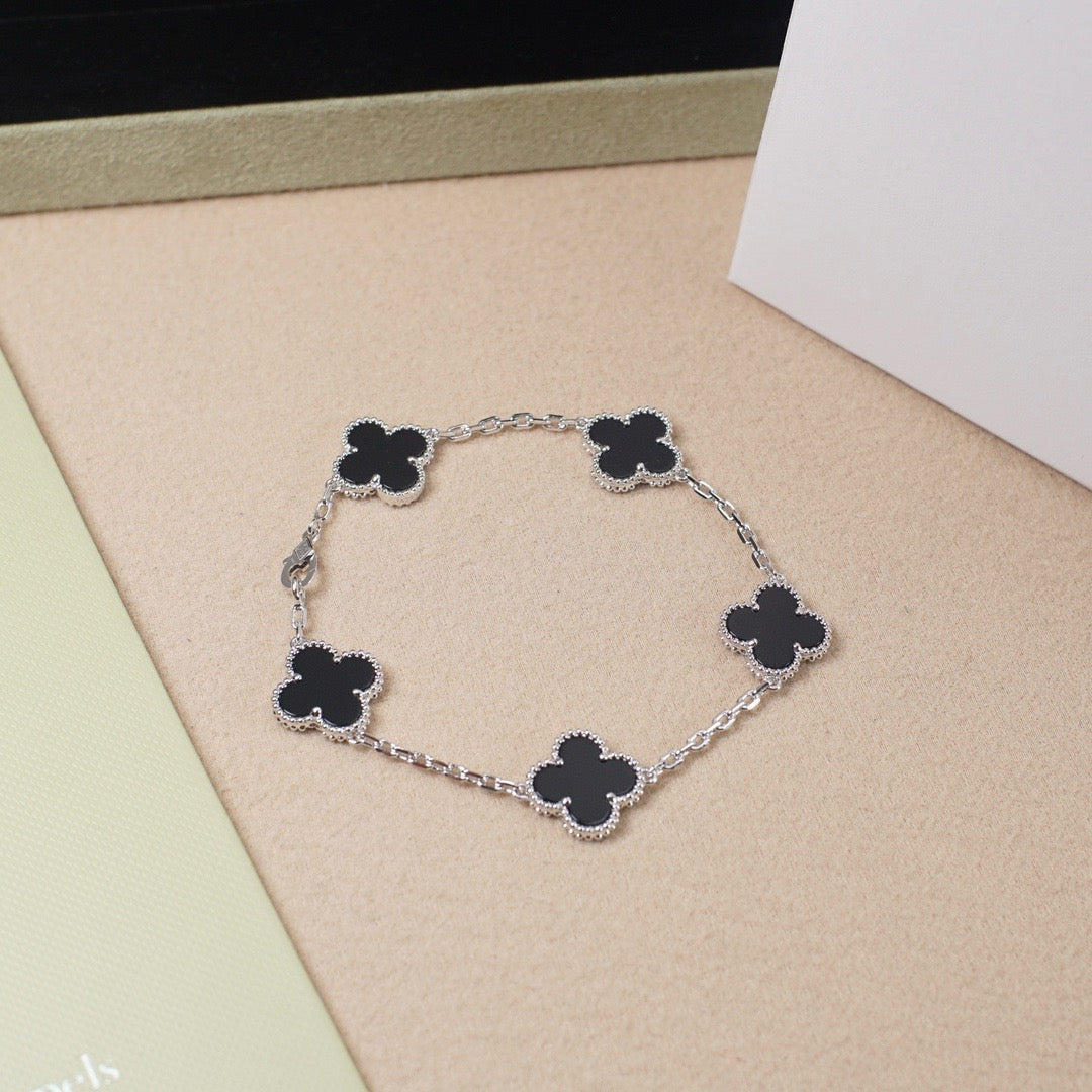 [Everoly JW]CLOVER 5 MOTIF ONYXS  BRACELET SILVER
