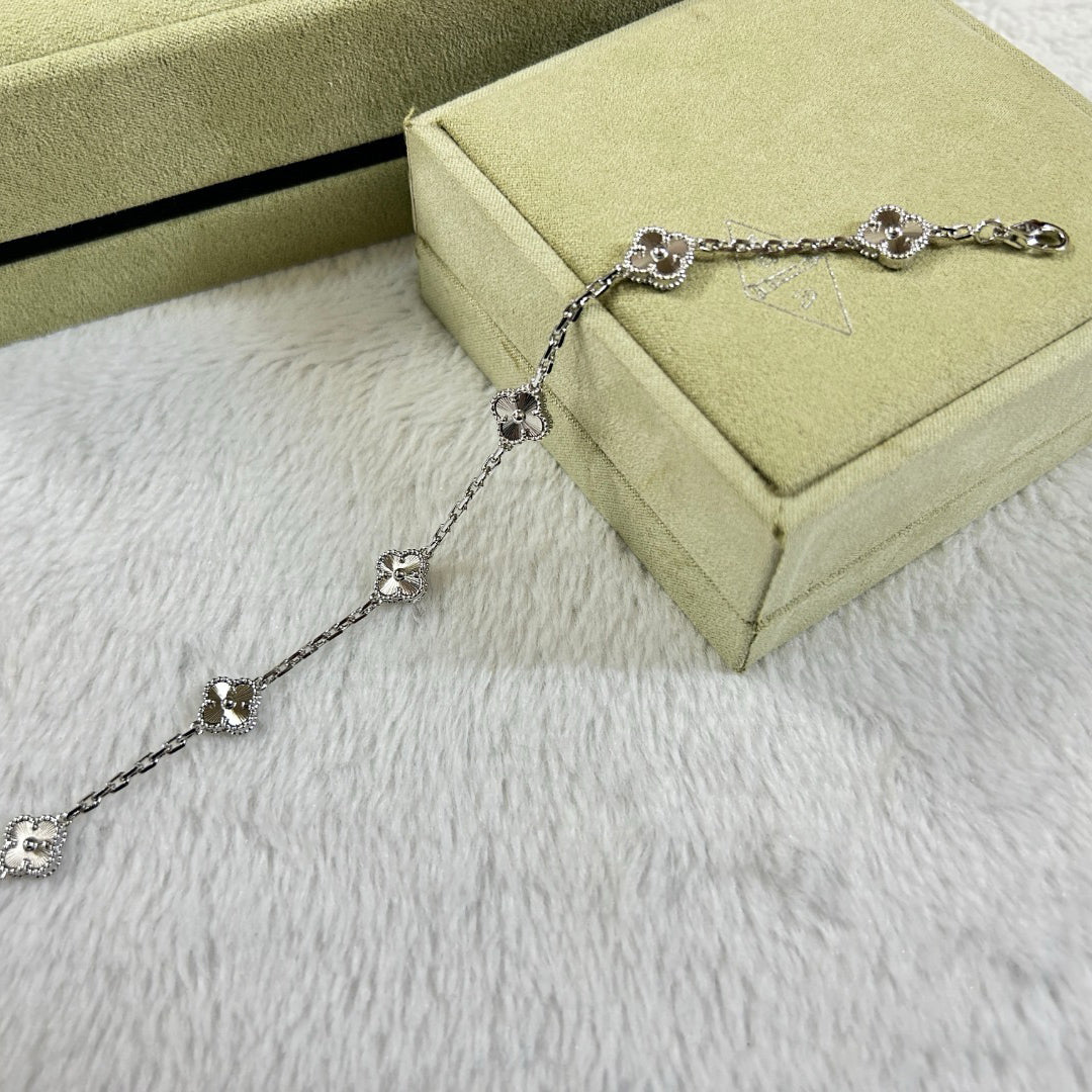 [Everoly JW]CLOVER 6 MOTIF DIAMOND BRACELET