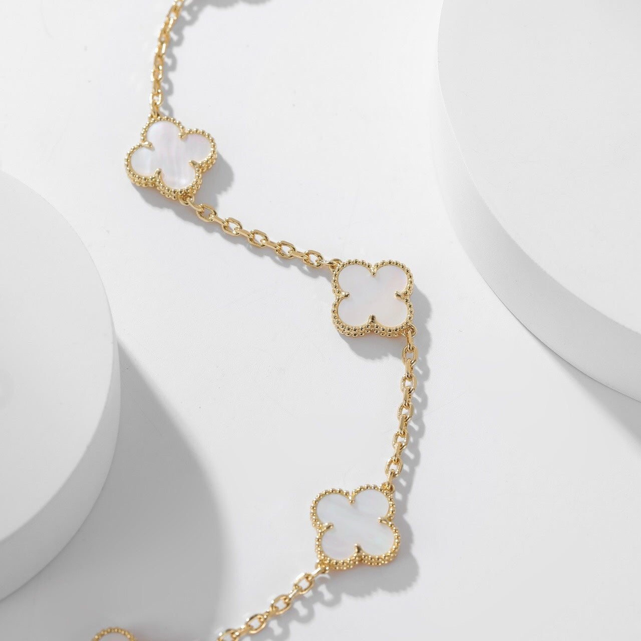 [Everoly JW]CLOVER 10 MOTIFS WHITE MOTHER OF PEARL NECKLACE