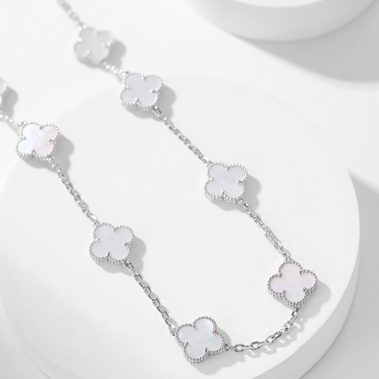 [Everoly JW]CLOVER 10 MOTIFS WHITE MOTHER OF PEARL NECKLACE