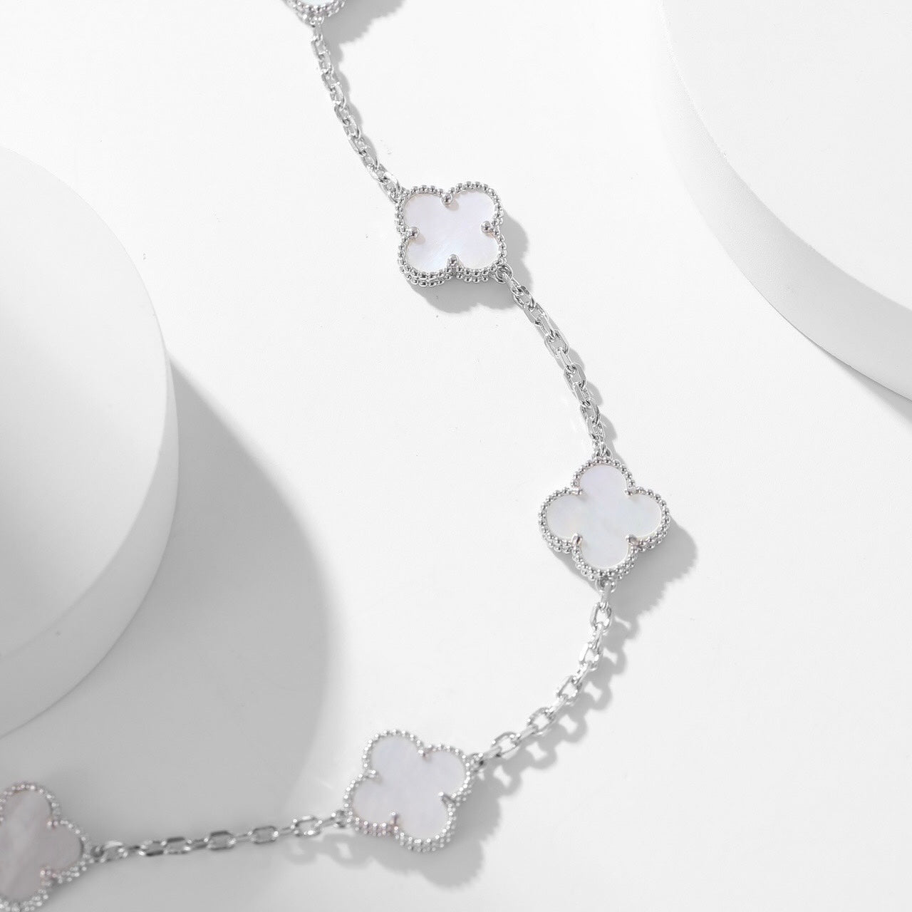 [Everoly JW]CLOVER 10 MOTIFS WHITE MOTHER OF PEARL NECKLACE