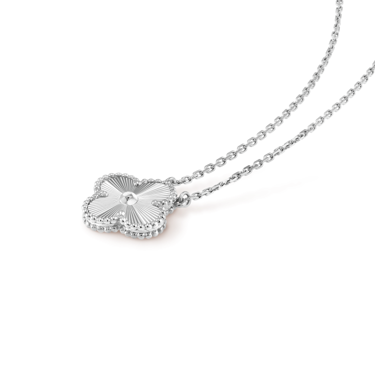 [Everoly JW]CLOVER 15MM LASER NECKLACE SILVER