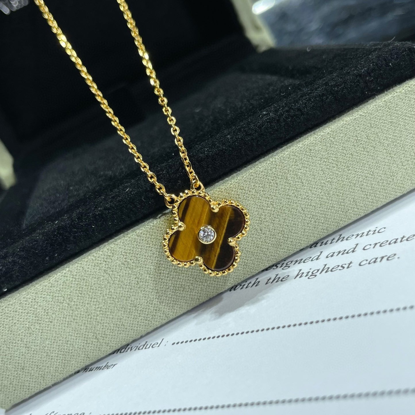 [Everoly JW]CLOVER 15MM DIAMOND AND YELLOW TIGER'S EYE AGATE necklace