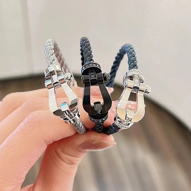 [Everoly JW]FORCE LARGE HORSESHOE HALF DIAMOND BRACELET SILVER