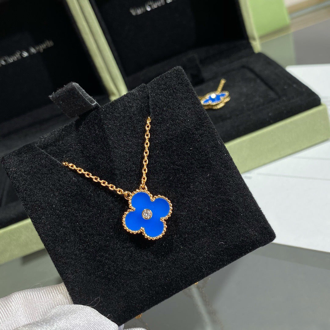 [Everoly JW]CLOVER 15MM DIAMOND AND BLUE AGATE NECKLACE