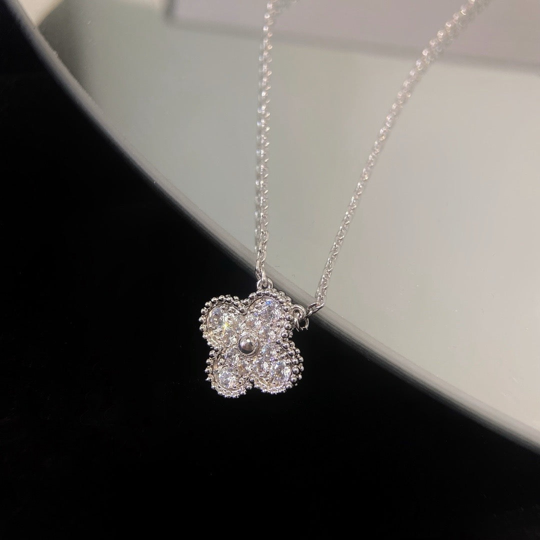 [Everoly JW]CLOVER 15MM DIAMOND SINGLE FLOWER NECKLACE