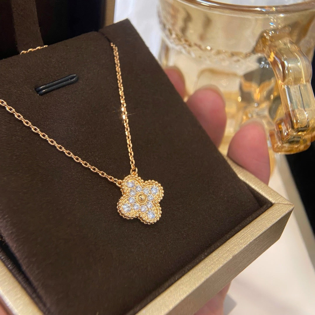 [Everoly JW]CLOVER 15MM DIAMOND SINGLE FLOWER NECKLACE