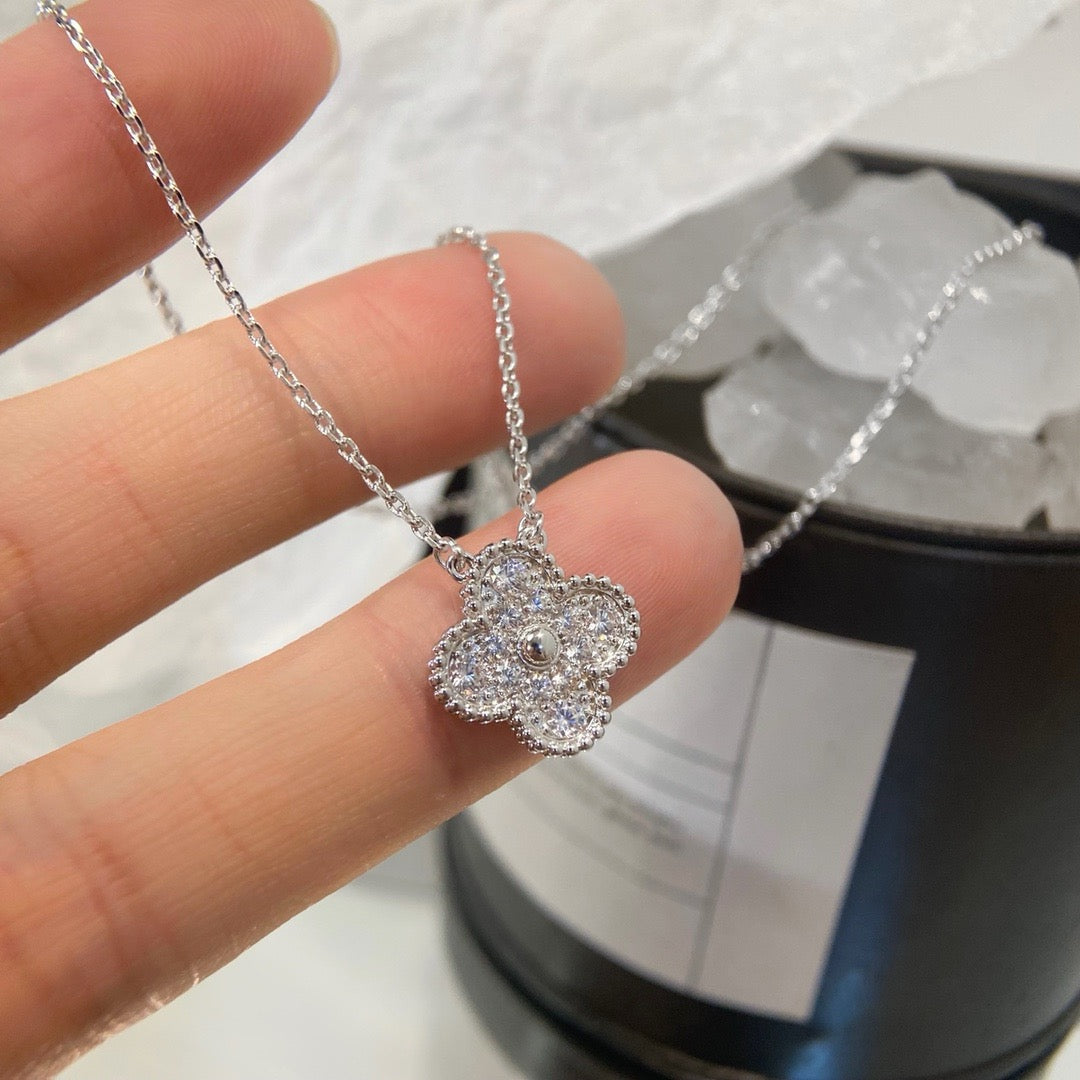 [Everoly JW]CLOVER 15MM DIAMOND SINGLE FLOWER NECKLACE