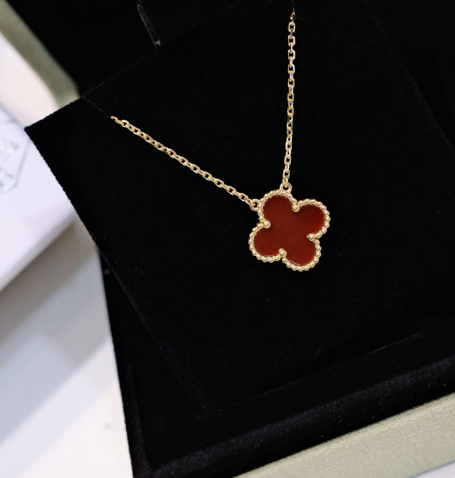 [Everoly JW]CLOVER 15MM CARNELIAN SINGLE FLOWER NECKLACE
