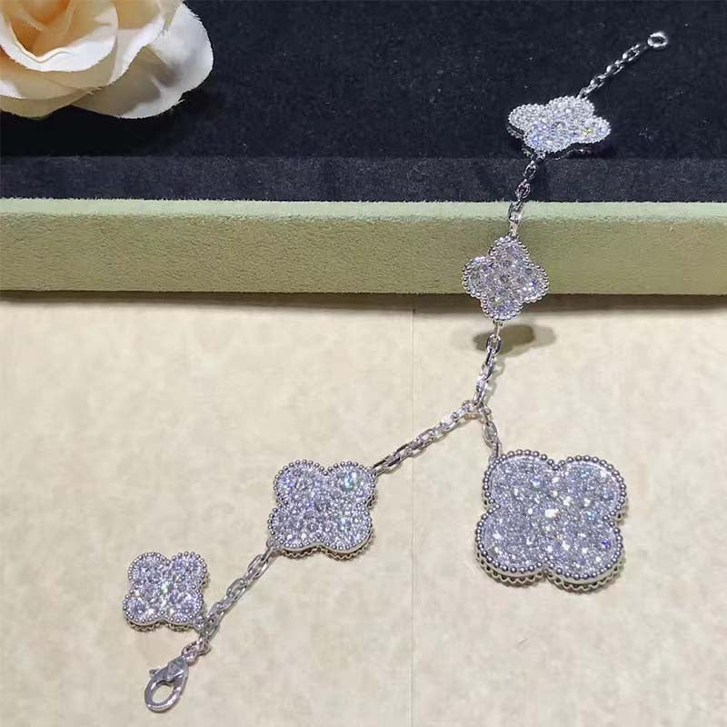 [Everoly JW]CLOVER 6 MOTIFS SILVER DIAMOND BRACELET