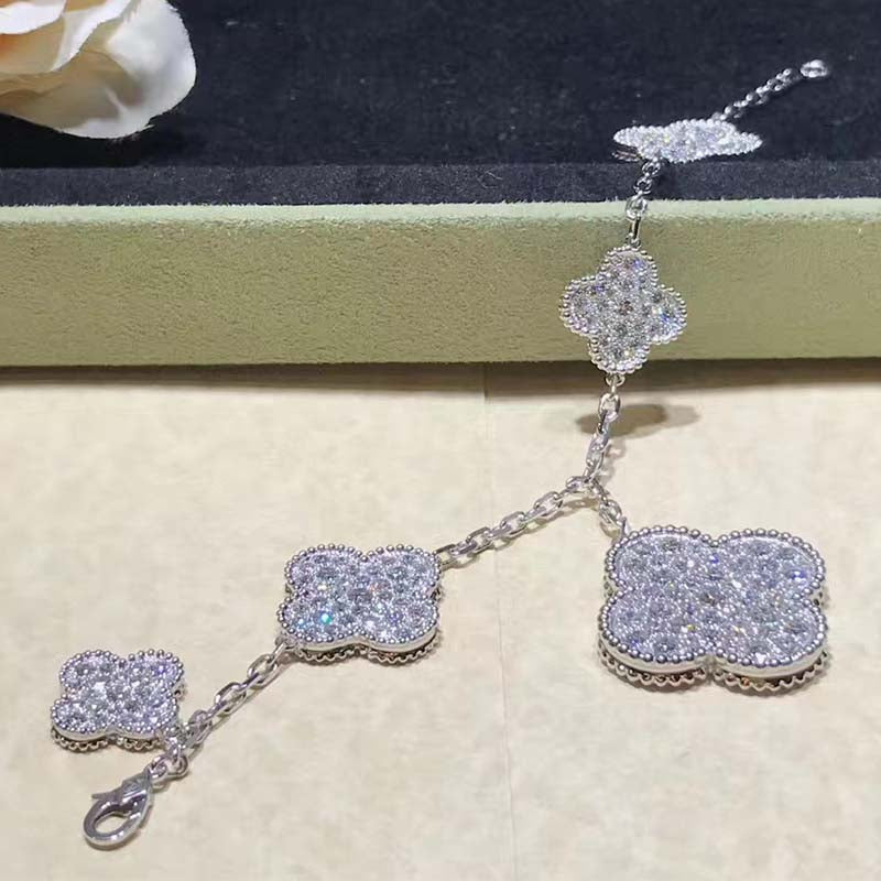 [Everoly JW]CLOVER 6 MOTIFS SILVER DIAMOND BRACELET