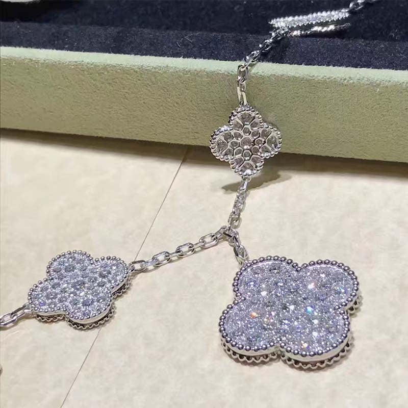 [Everoly JW]CLOVER 6 MOTIFS SILVER DIAMOND BRACELET