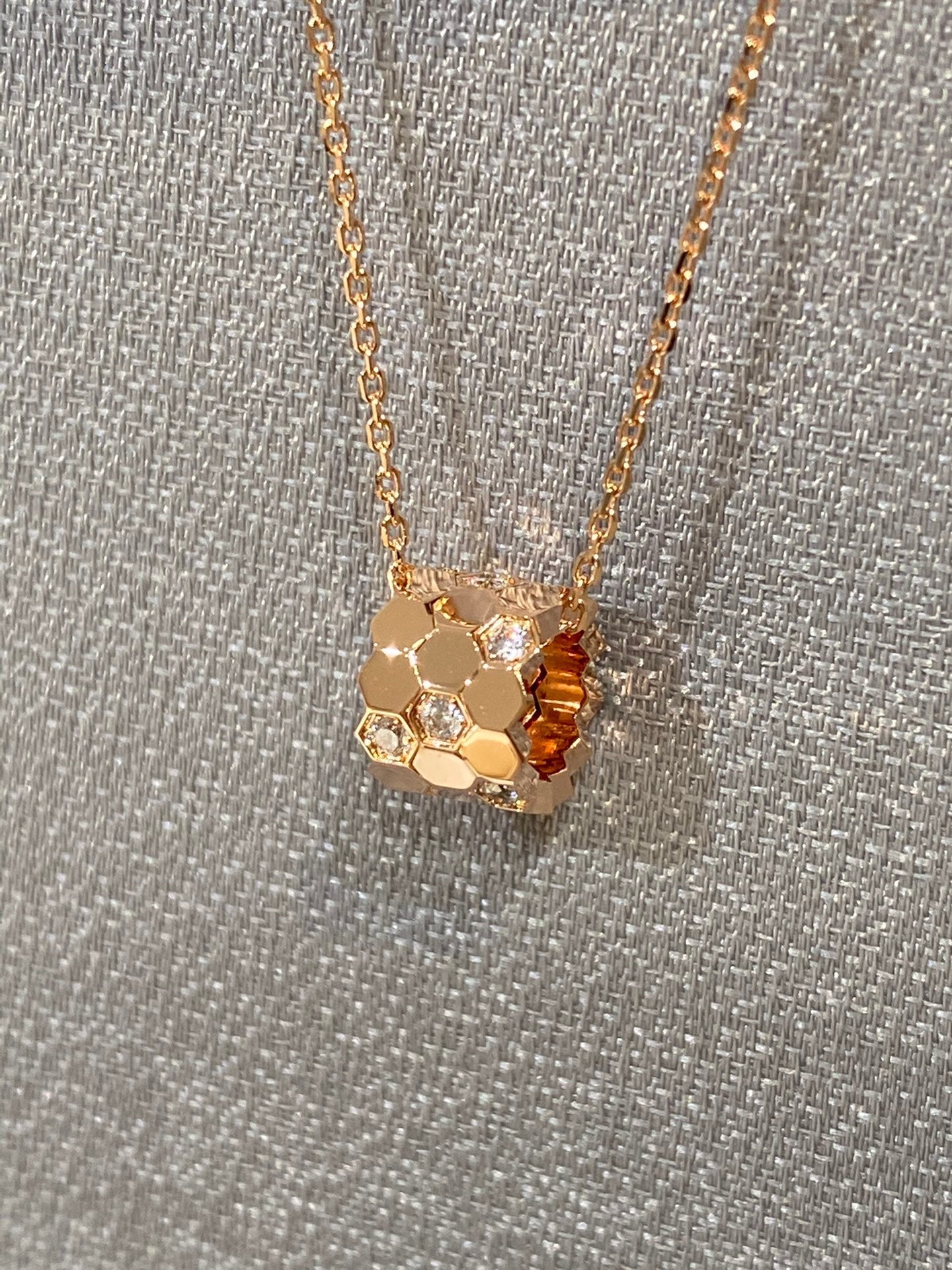 [Everoly JW]BEE LOVE DIAMOND NECKLACE