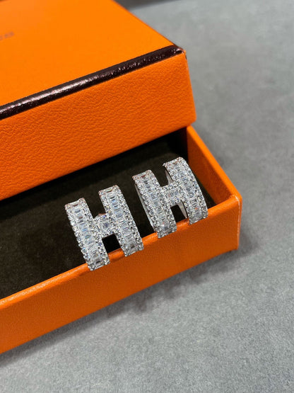 [Everoly JW]H STUD EARRINGS WITH SILVER DIAMONDS