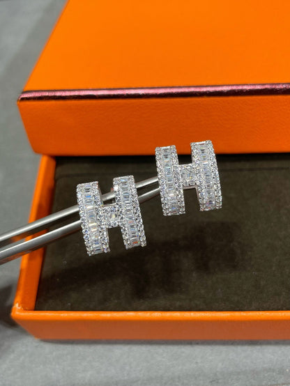 [Everoly JW]H STUD EARRINGS WITH SILVER DIAMONDS
