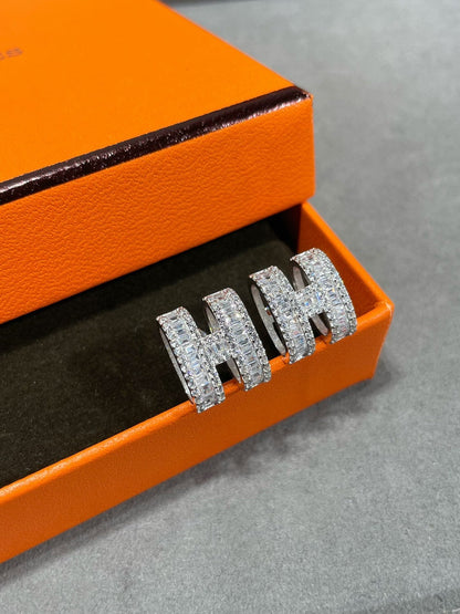 [Everoly JW]H STUD EARRINGS WITH SILVER DIAMONDS