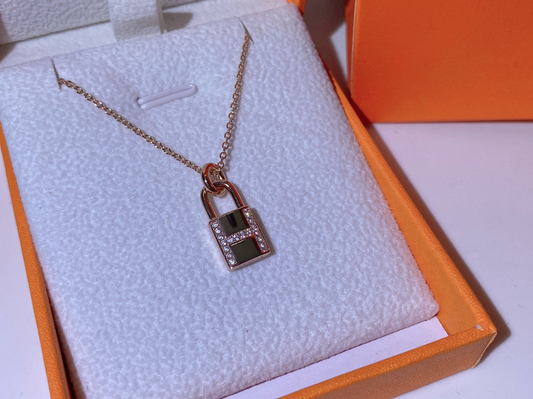 [Everoly JW]HM ADVANCED NICHE LOCK HEAD NECKLACE DIAMONDS