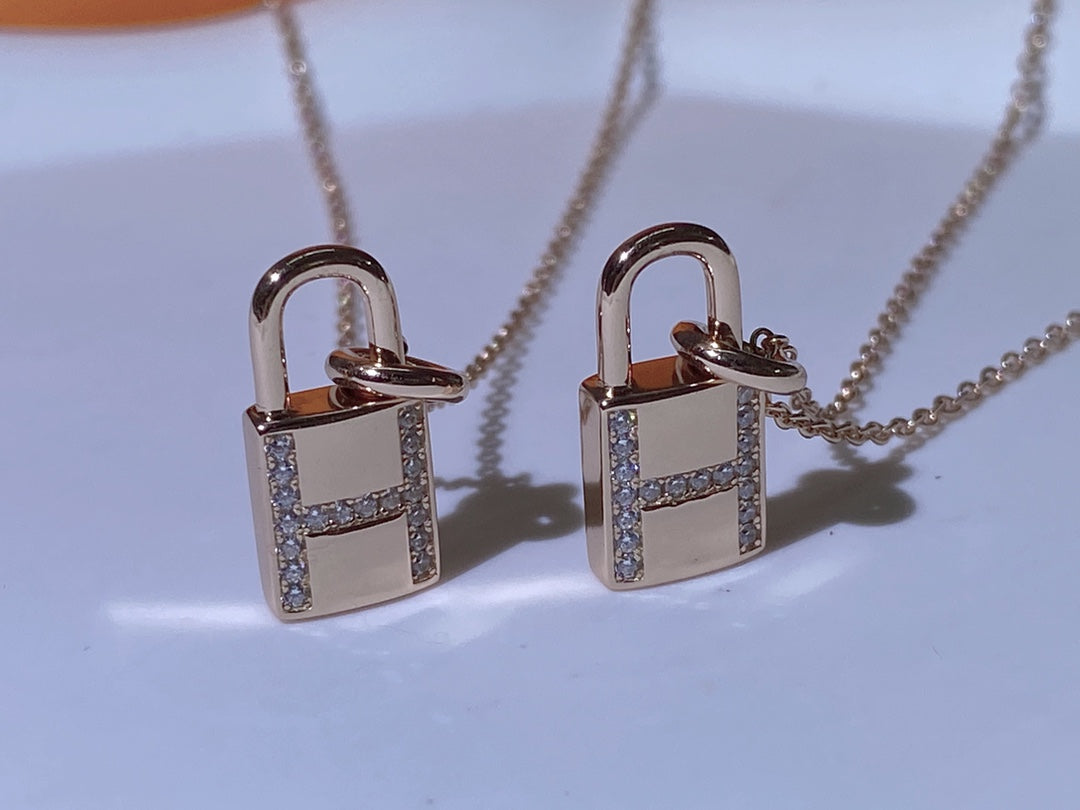 [Everoly JW]HM ADVANCED NICHE LOCK HEAD NECKLACE DIAMONDS