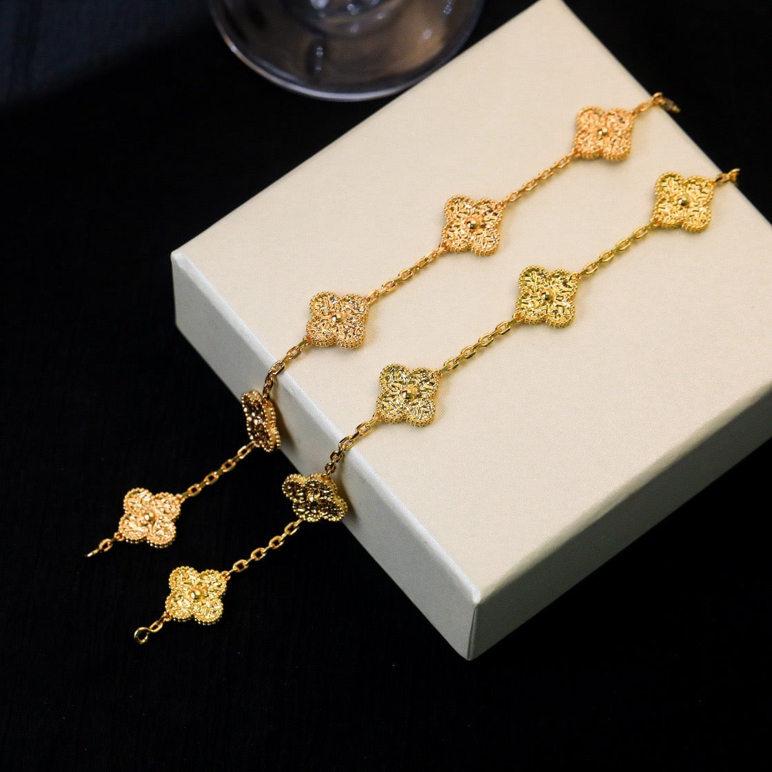 [Everoly JW]CLOVER 5 MOTIFS BRONZING BRACELET