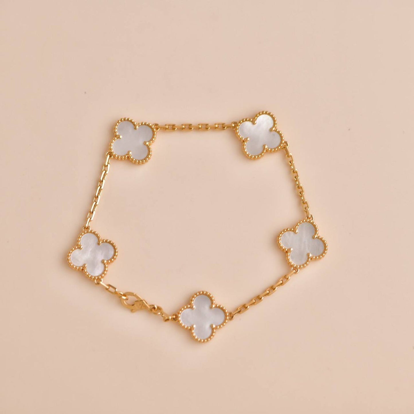 [Everoly JW]CLOVER  5 MOTIF WHITE MOP BRACELET