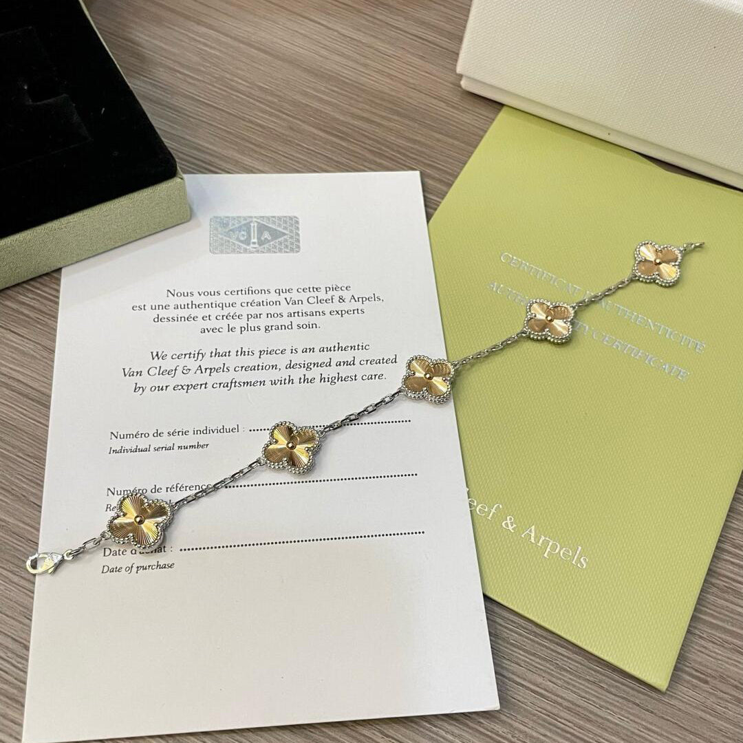 [Everoly JW]CLOVER  5 MOTIFS  CHRISTMAS LIMITED EDITION BRACELET