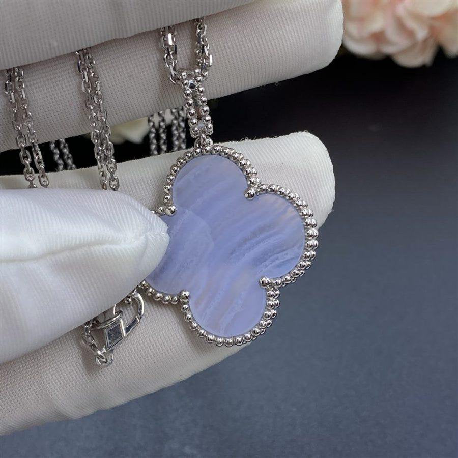 [Everoly JW]CLOVER SILVER CHALCEDONY BIG CLOVER NECKLACE