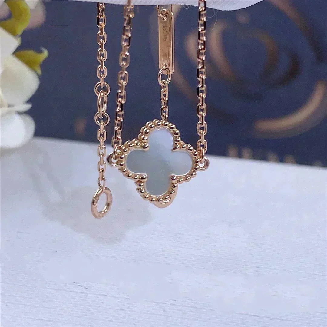 [Everoly JW]CLOVER WHITE MOP SINGLE FLOWER BRACELET