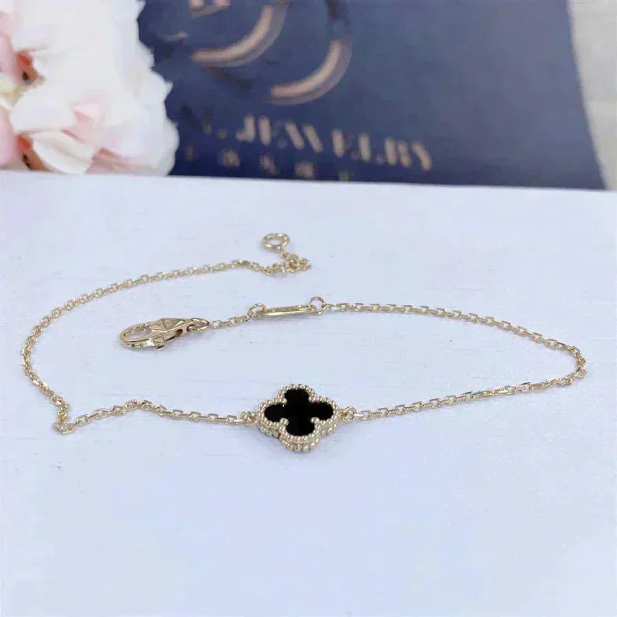 [Everoly JW]CLOVER ONYX SINGLE FLOWER BRACELET