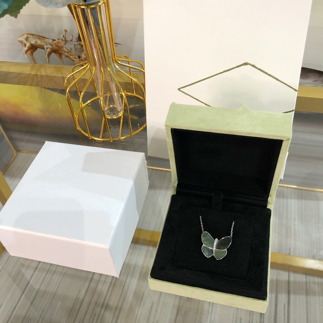 [Everoly JW]LARGE BUTTERFLY SILVER PENDANT DIAMOND NECKLACE