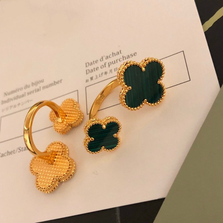 [Everoly JW]CLOVER BETWEEN THE FINGER RING