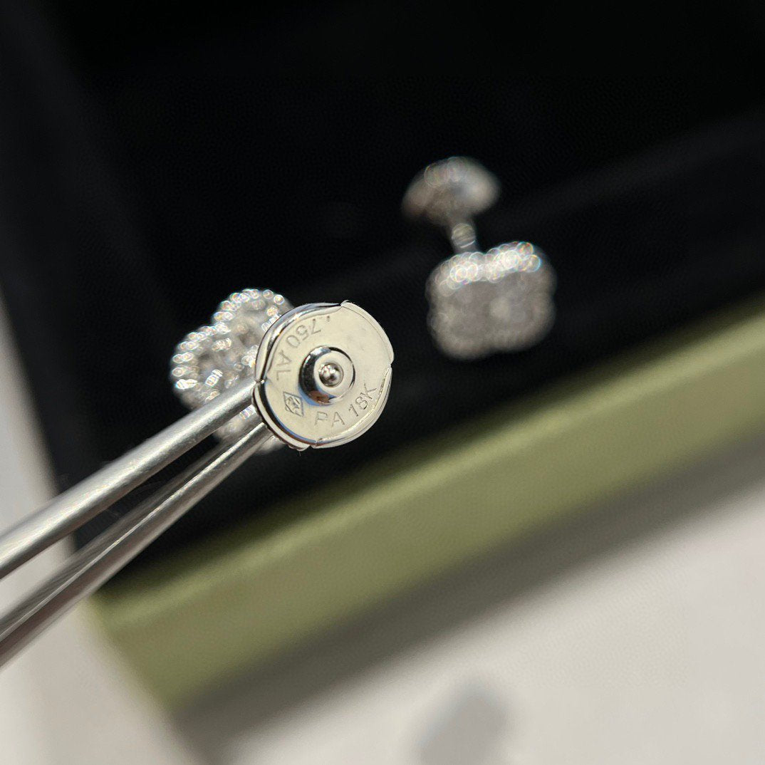 [Everoly JW]CLOVER MINI DIAMOND STUD EARRINGS
