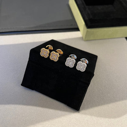 [Everoly JW]CLOVER MINI DIAMOND STUD EARRINGS